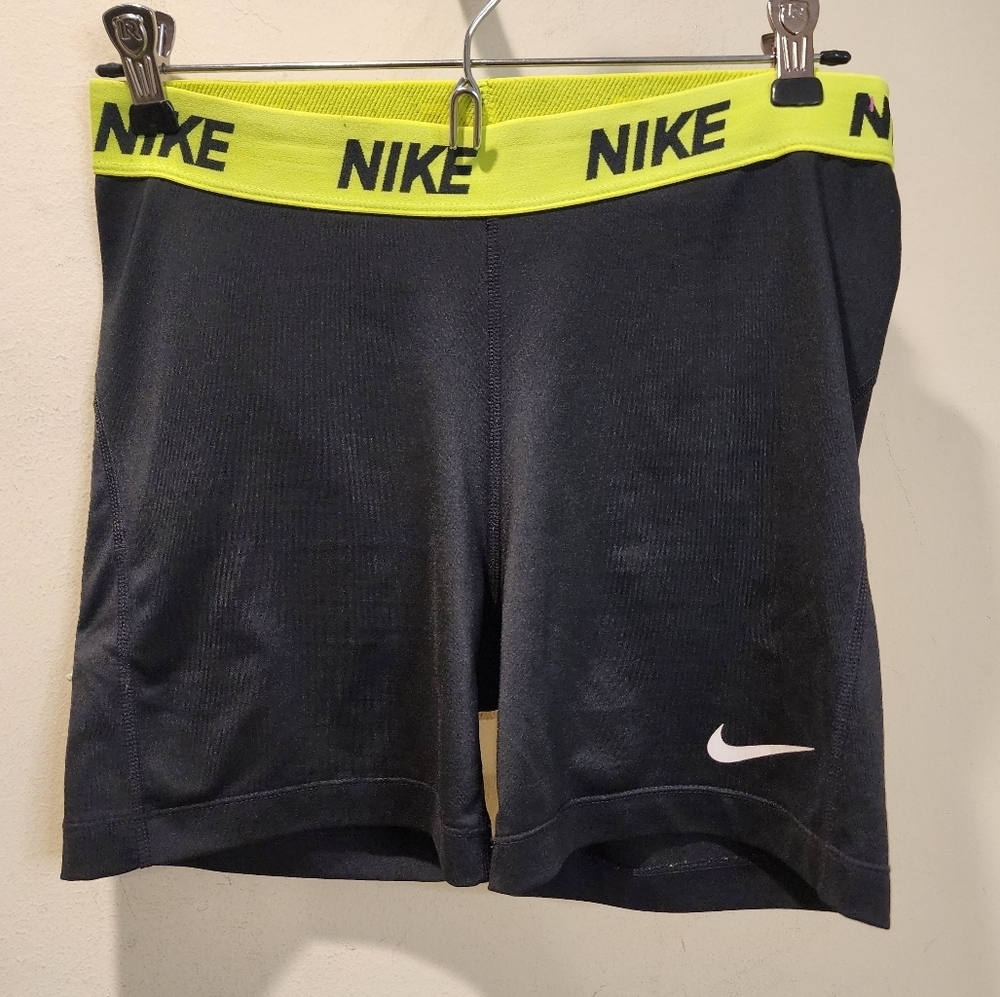 Nike women's Training Athletic Short size L - Picture 4 of 8